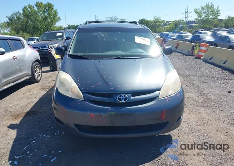 2010 Toyota Sienna Le z USA, uszkodzony, nr VIN 5TDKK4CC5AS315259